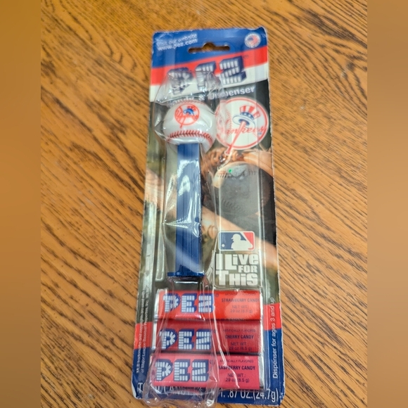 Retired Yankees baseball PEZ dispenser, sealed - Picture 5 of 5